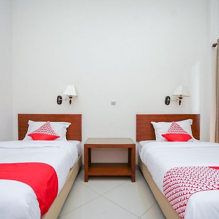 Capital O 1430 Hotel Ratna Syariah Probolinggo Exterior foto