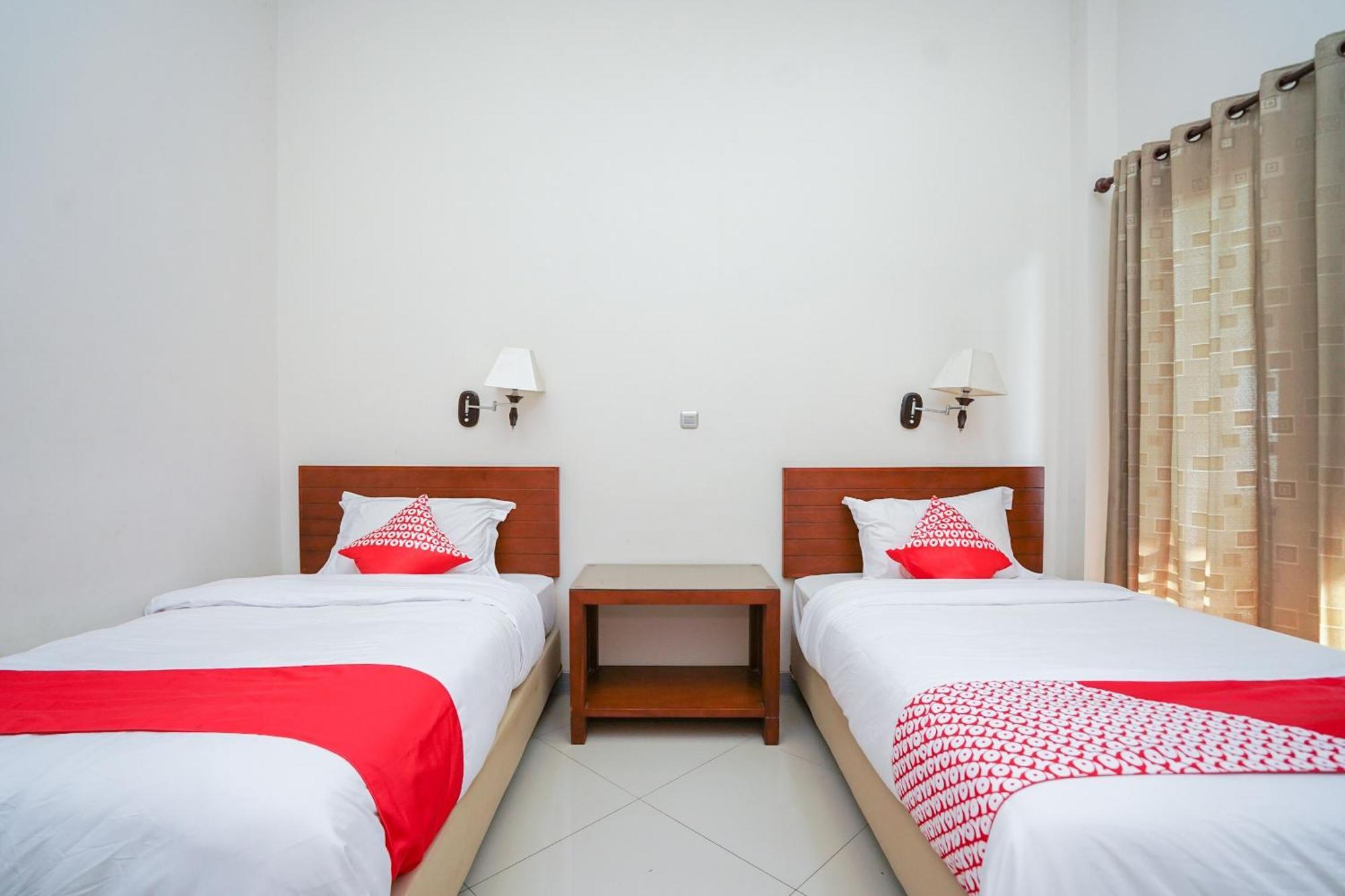 Capital O 1430 Hotel Ratna Syariah Probolinggo Exterior foto