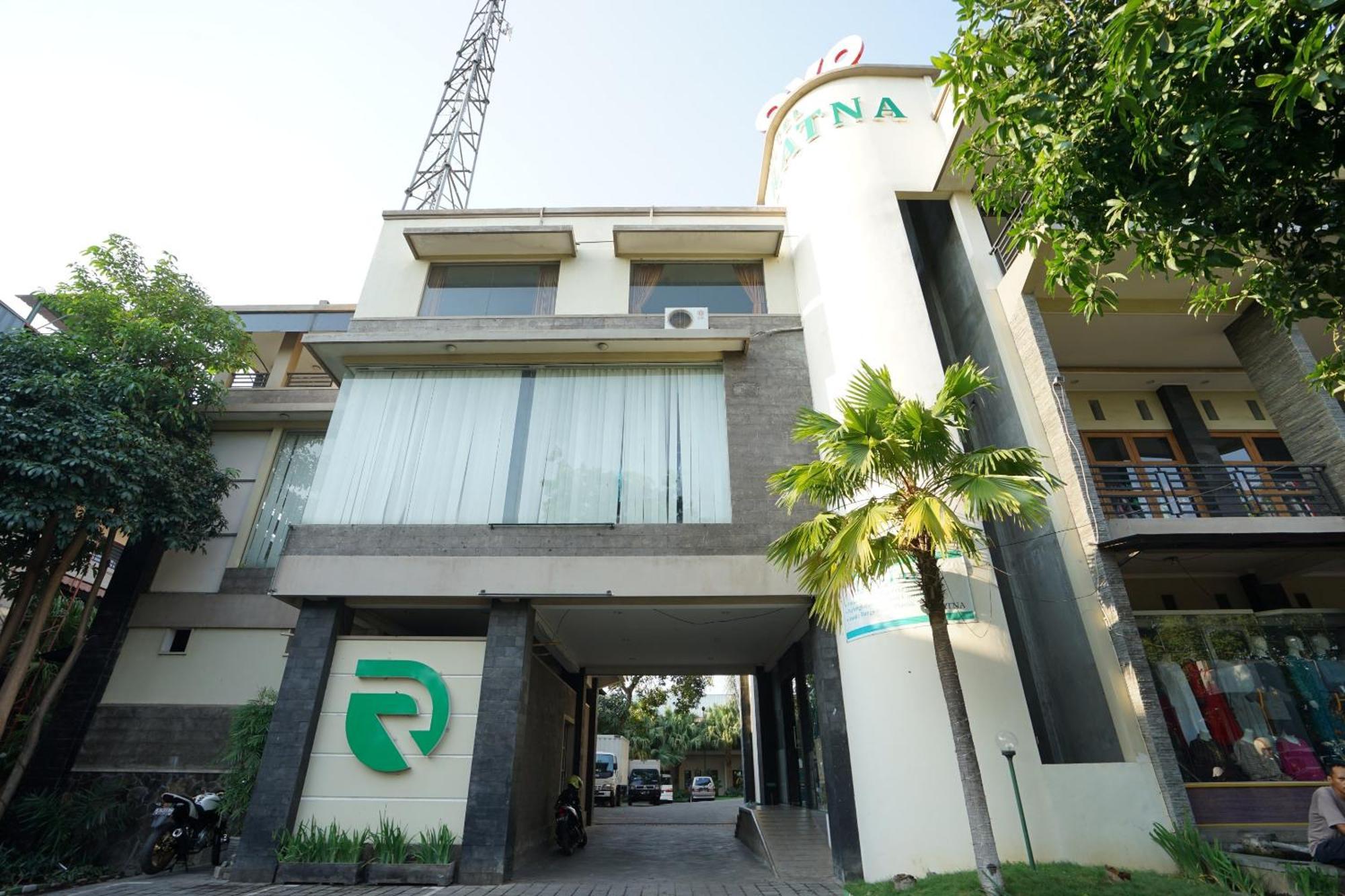 Capital O 1430 Hotel Ratna Syariah Probolinggo Exterior foto