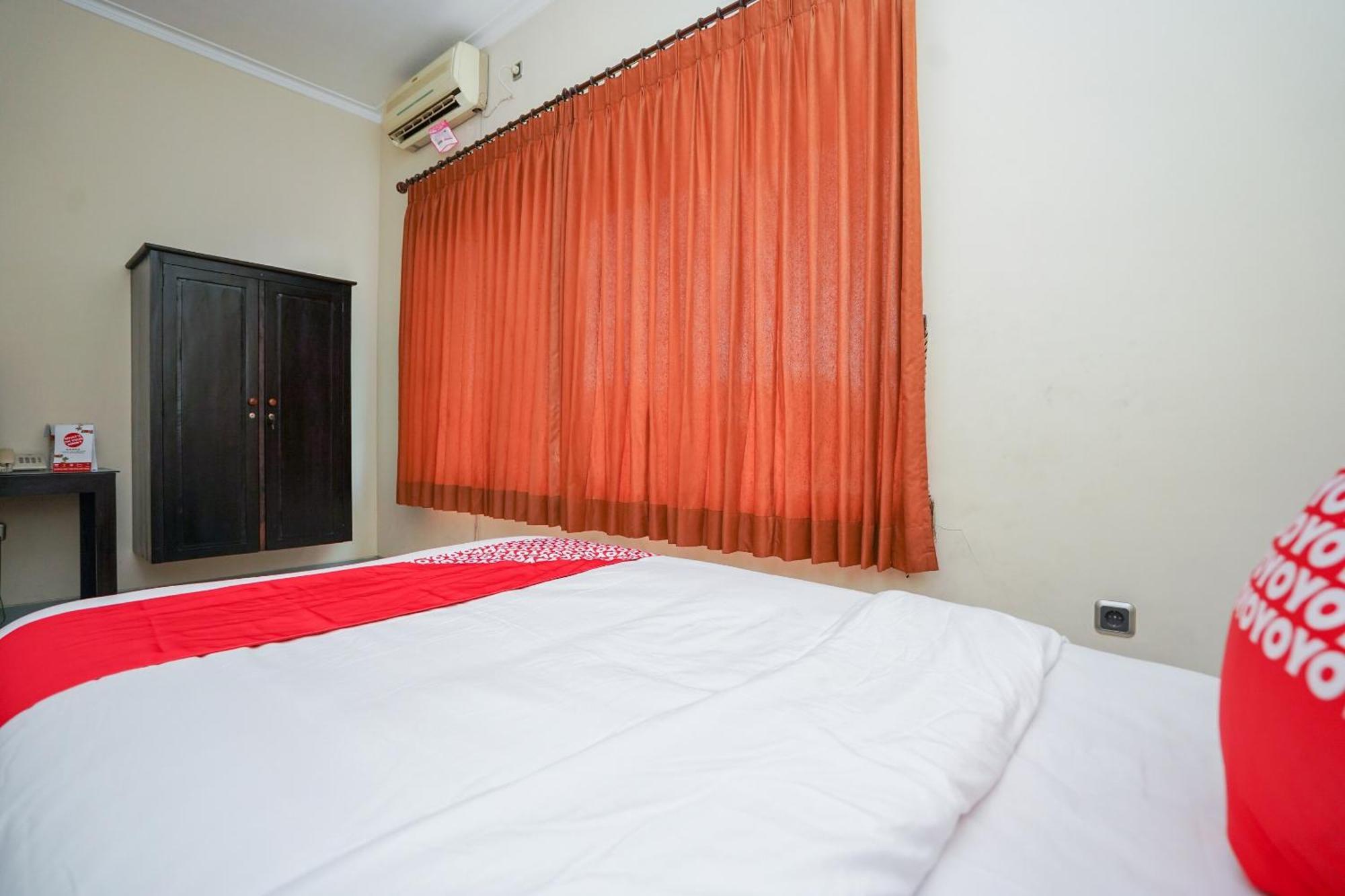 Capital O 1430 Hotel Ratna Syariah Probolinggo Exterior foto