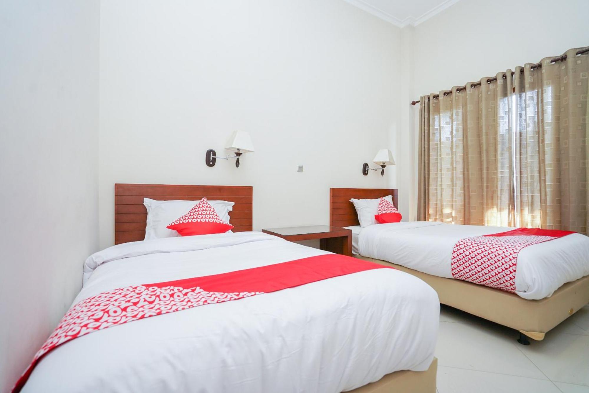 Capital O 1430 Hotel Ratna Syariah Probolinggo Exterior foto