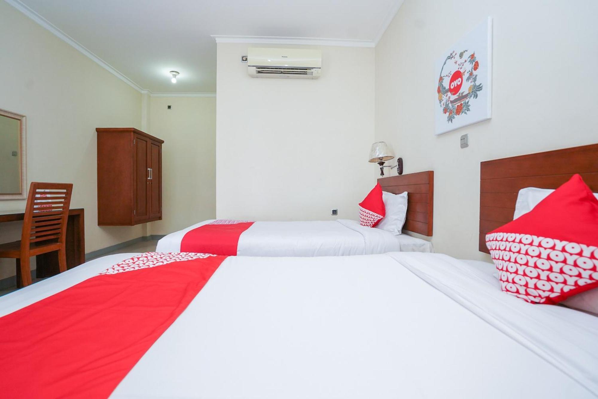 Capital O 1430 Hotel Ratna Syariah Probolinggo Exterior foto