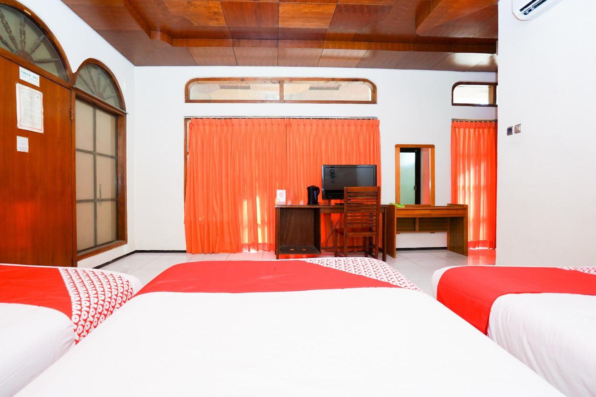 Capital O 1430 Hotel Ratna Syariah Probolinggo Exterior foto