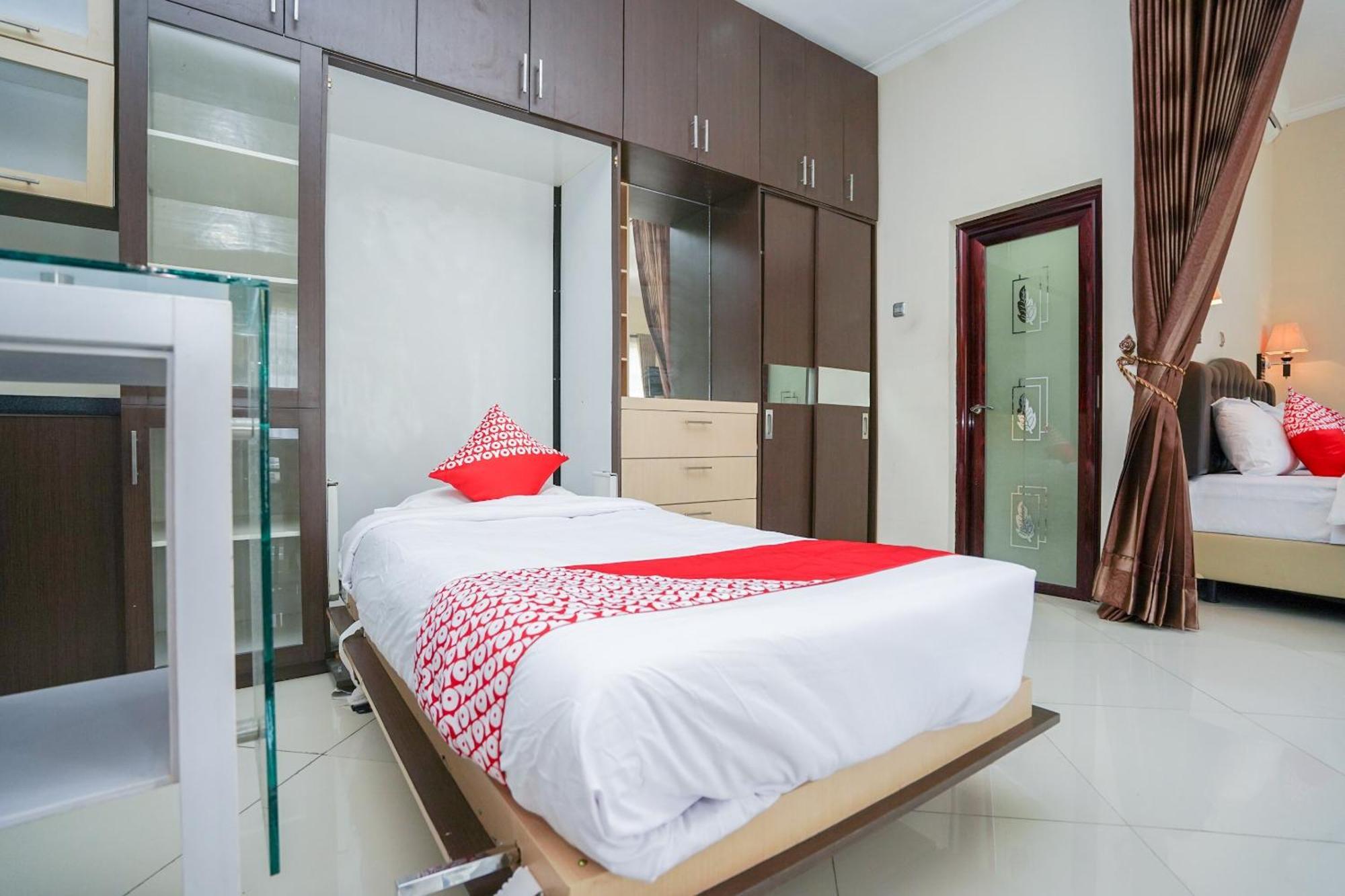 Capital O 1430 Hotel Ratna Syariah Probolinggo Exterior foto