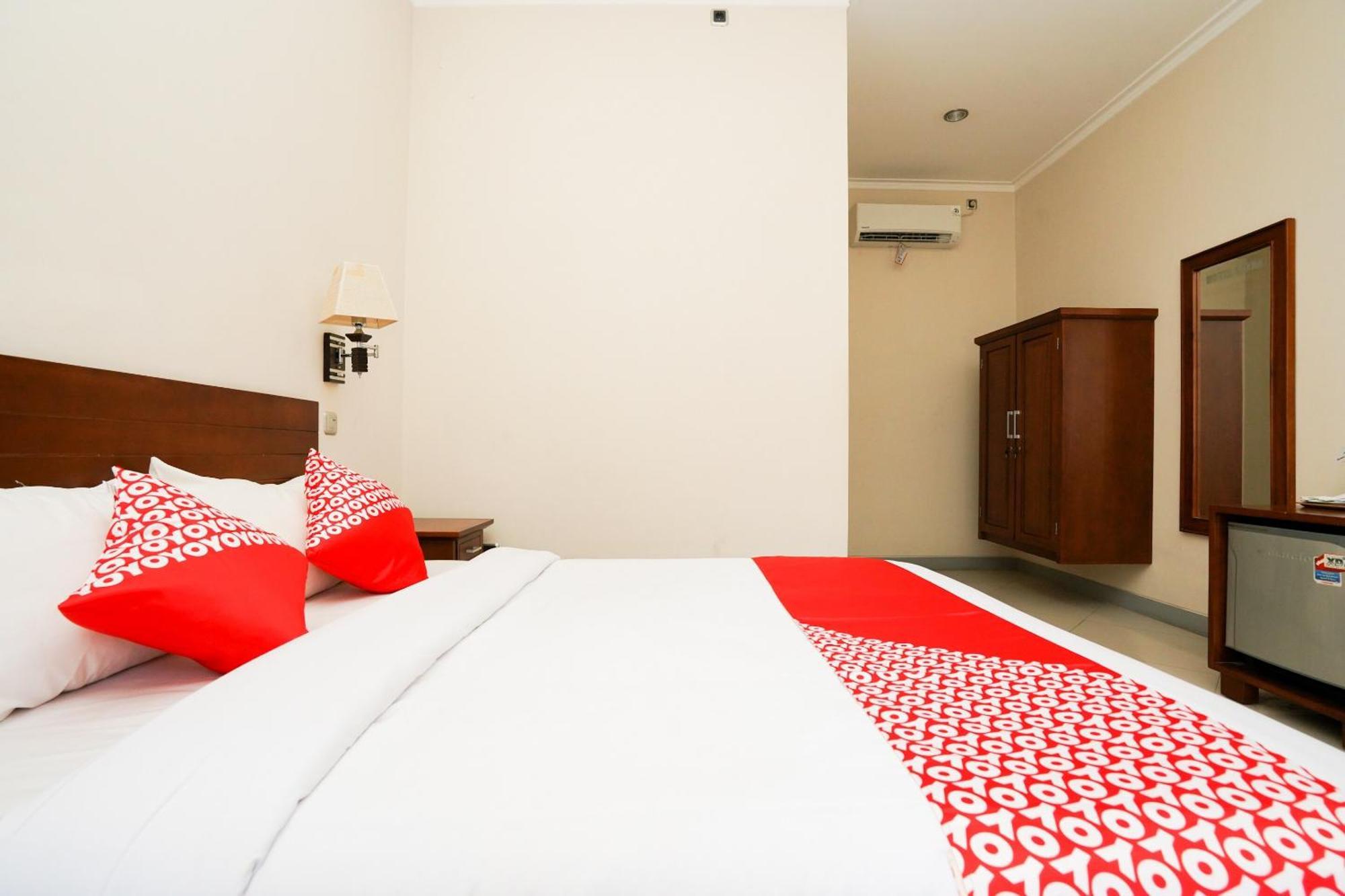 Capital O 1430 Hotel Ratna Syariah Probolinggo Exterior foto