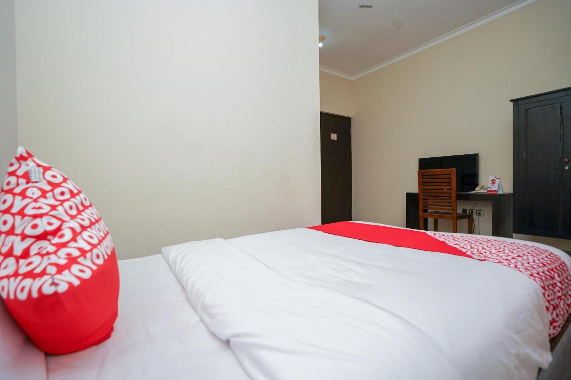 Capital O 1430 Hotel Ratna Syariah Probolinggo Exterior foto