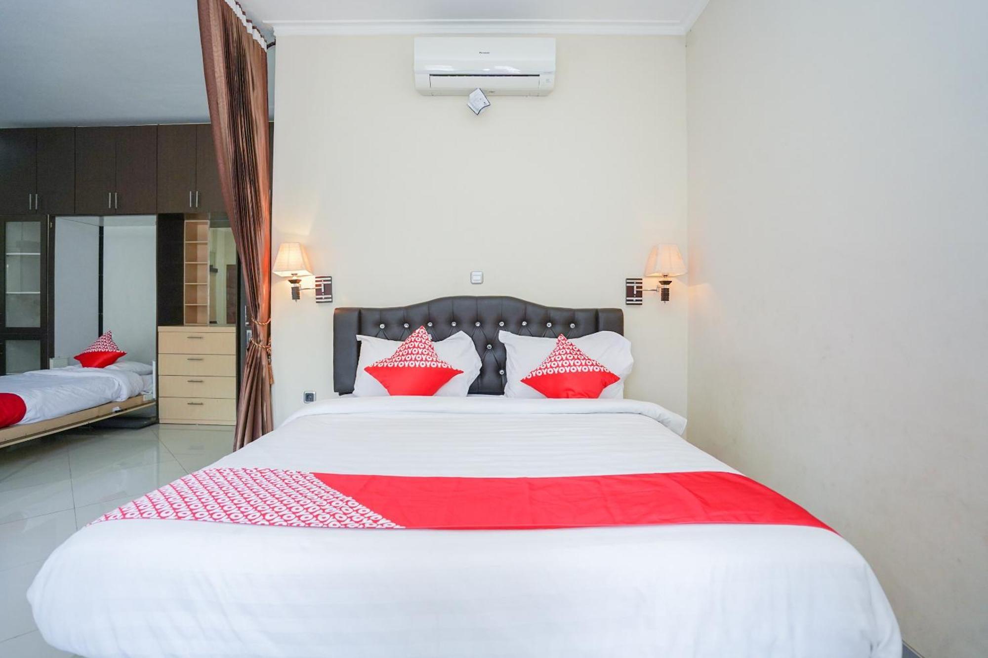 Capital O 1430 Hotel Ratna Syariah Probolinggo Exterior foto