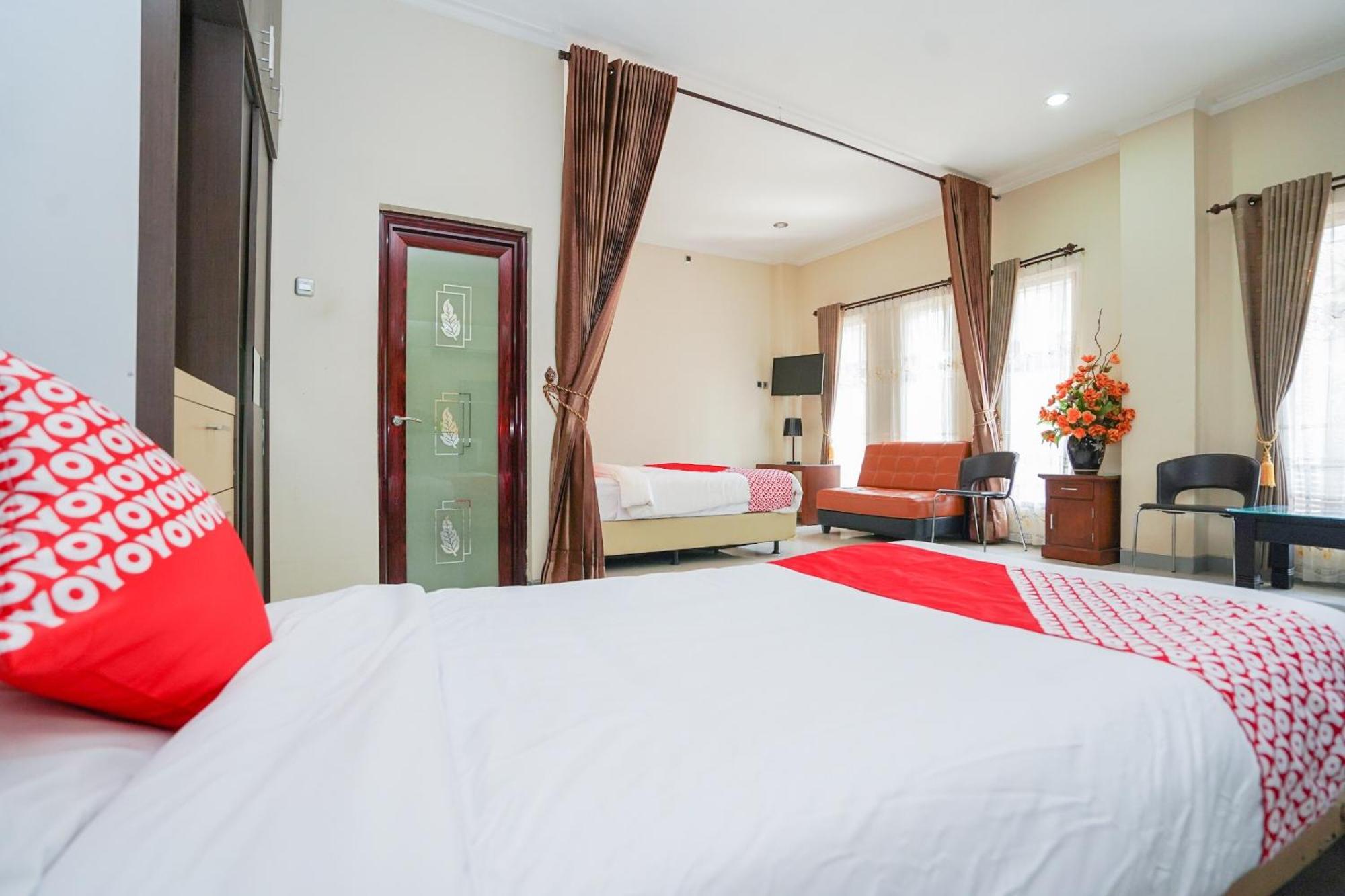 Capital O 1430 Hotel Ratna Syariah Probolinggo Exterior foto
