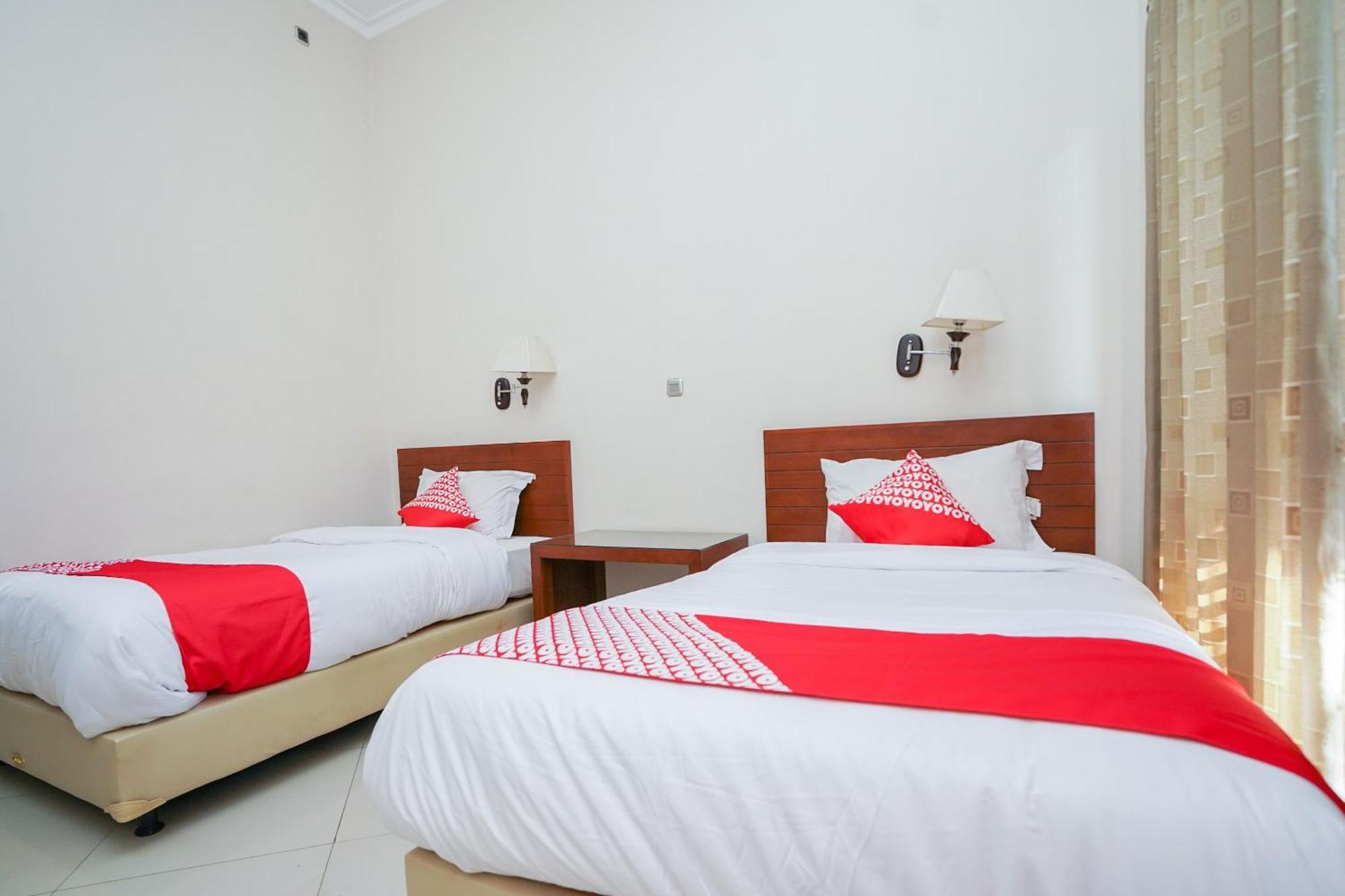 Capital O 1430 Hotel Ratna Syariah Probolinggo Exterior foto