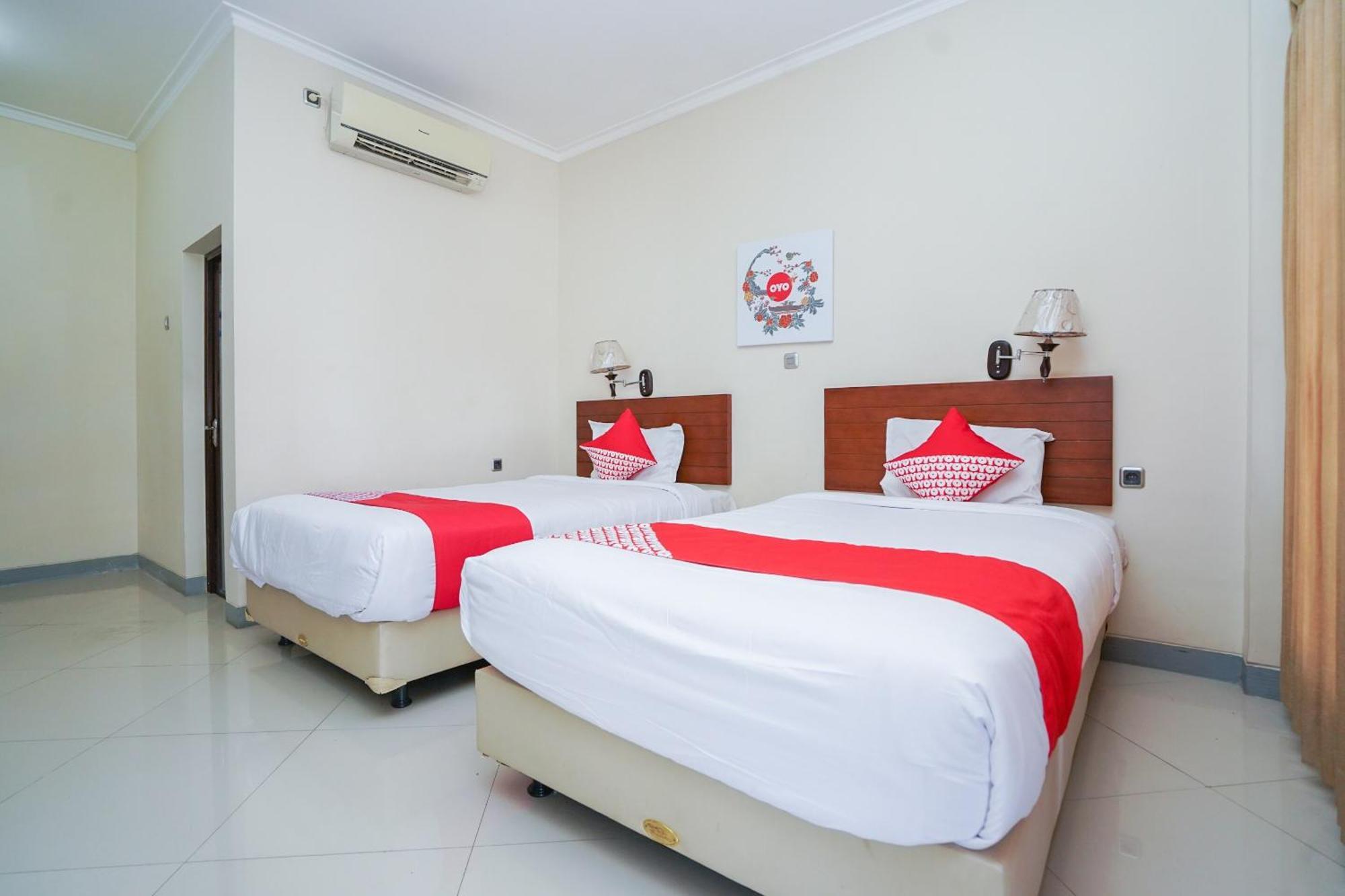Capital O 1430 Hotel Ratna Syariah Probolinggo Exterior foto
