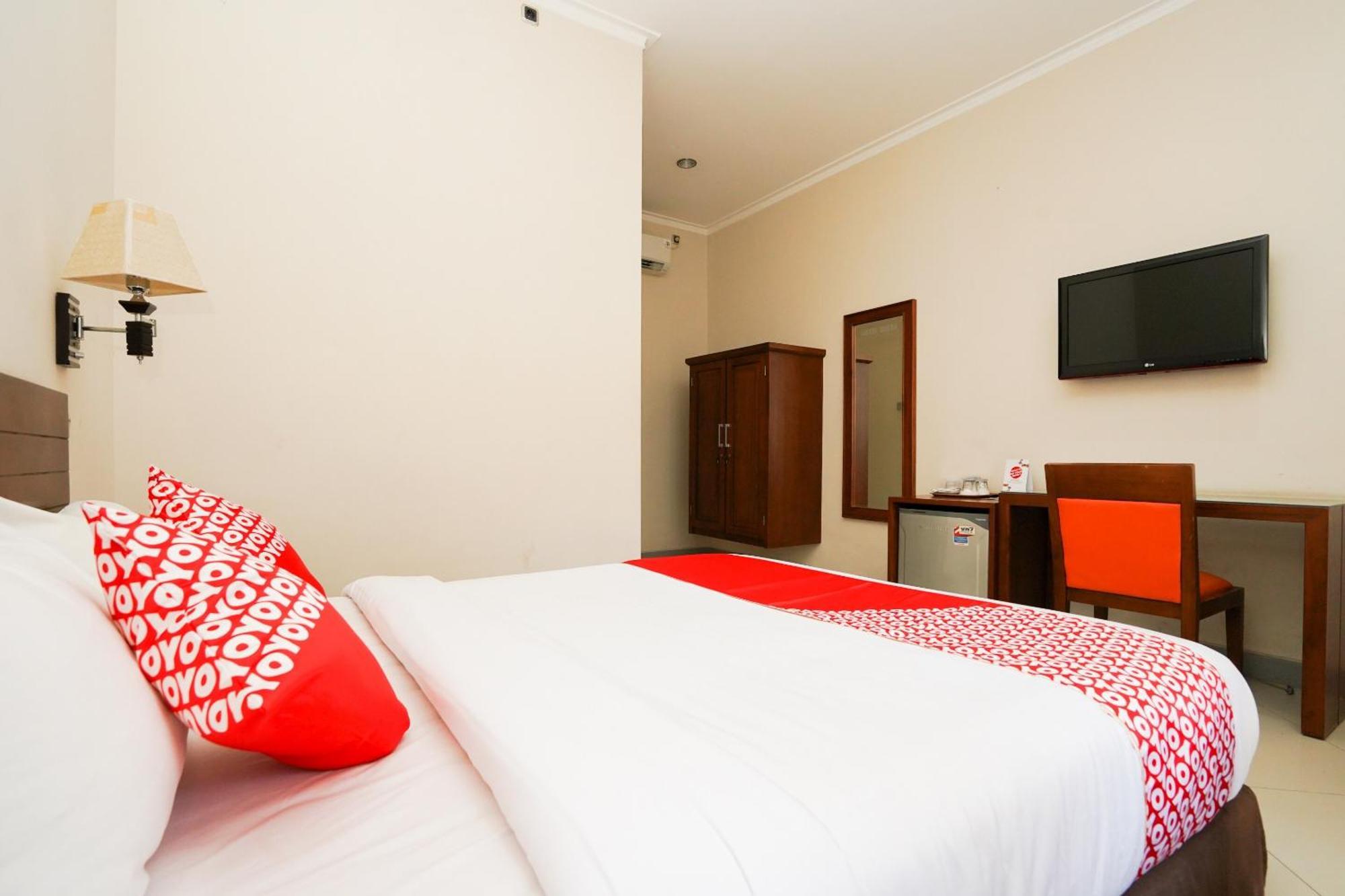 Capital O 1430 Hotel Ratna Syariah Probolinggo Exterior foto