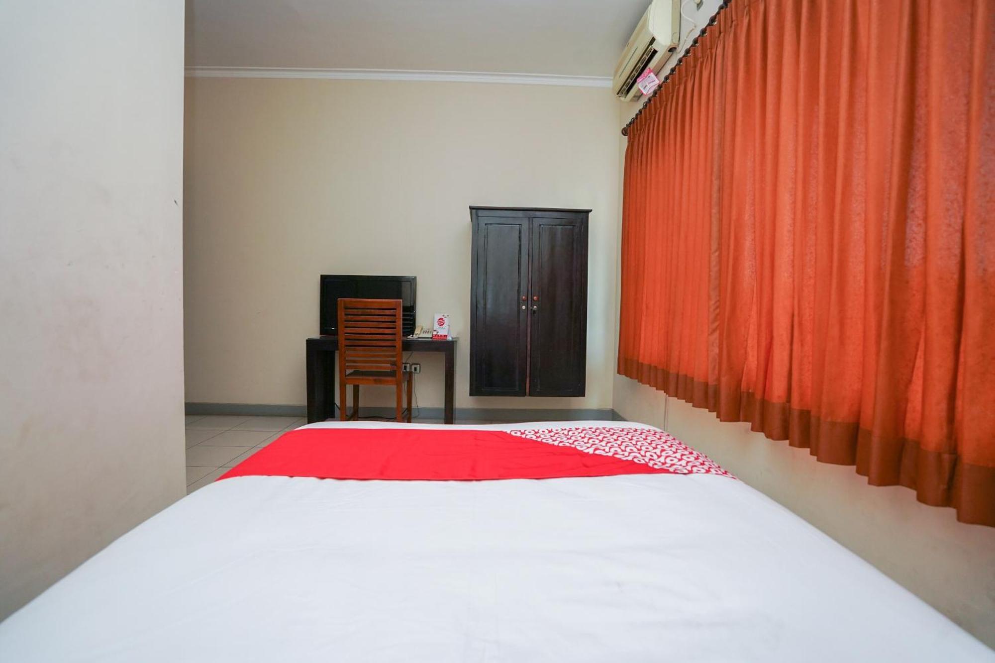 Capital O 1430 Hotel Ratna Syariah Probolinggo Exterior foto