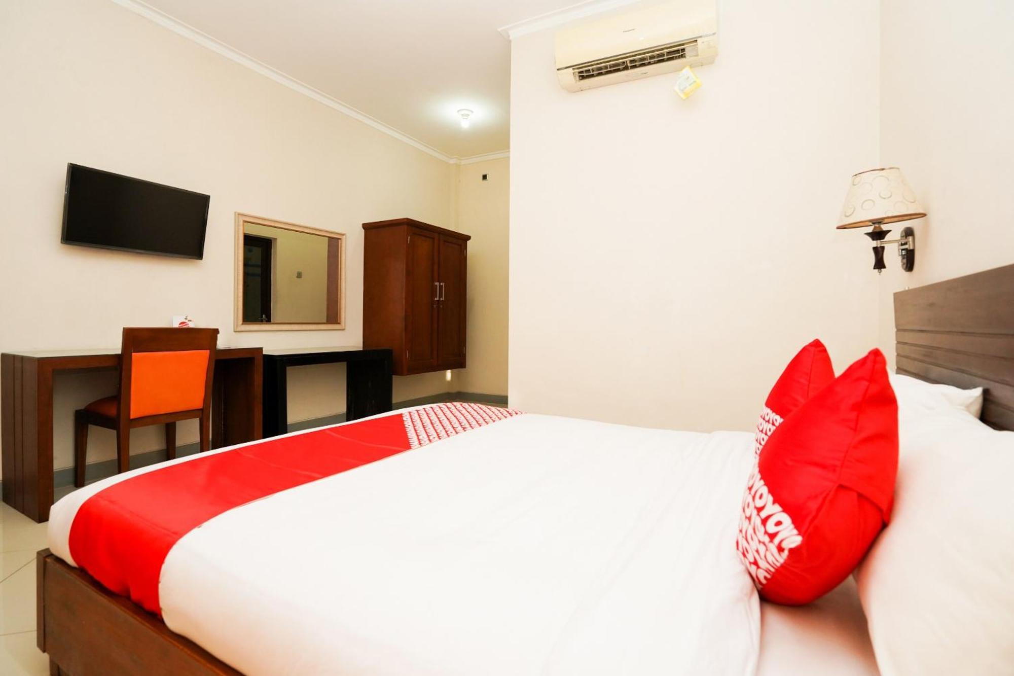 Capital O 1430 Hotel Ratna Syariah Probolinggo Exterior foto