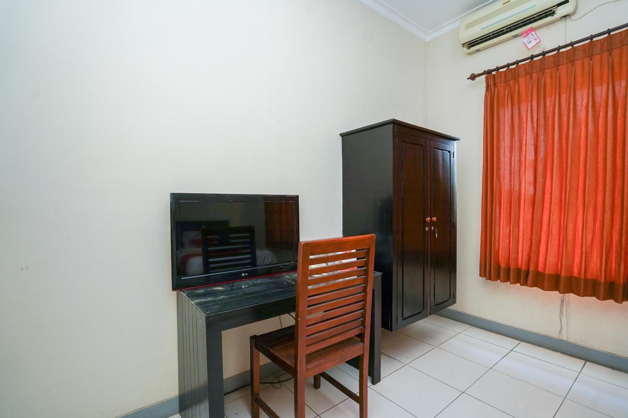 Capital O 1430 Hotel Ratna Syariah Probolinggo Exterior foto