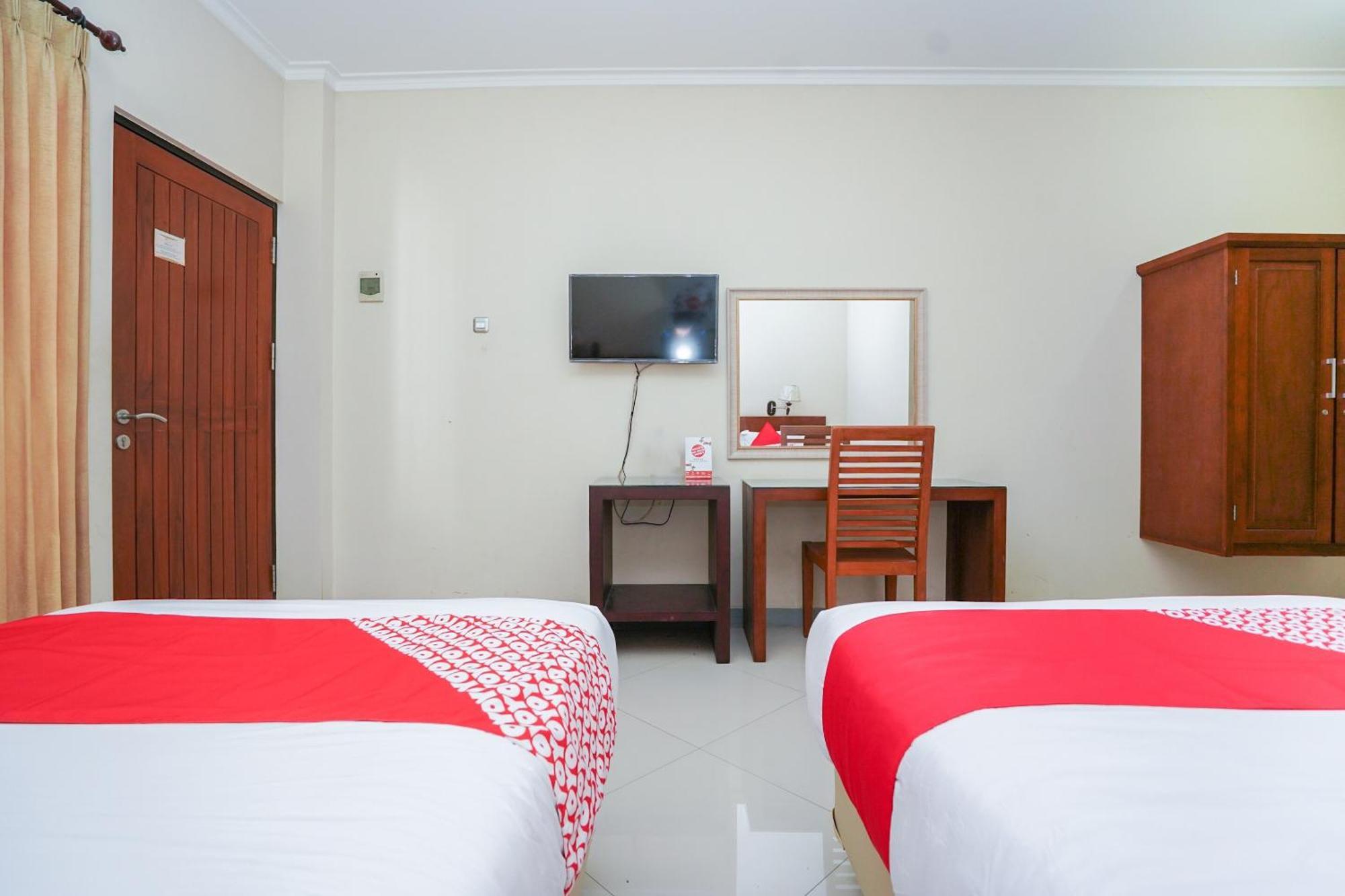 Capital O 1430 Hotel Ratna Syariah Probolinggo Exterior foto
