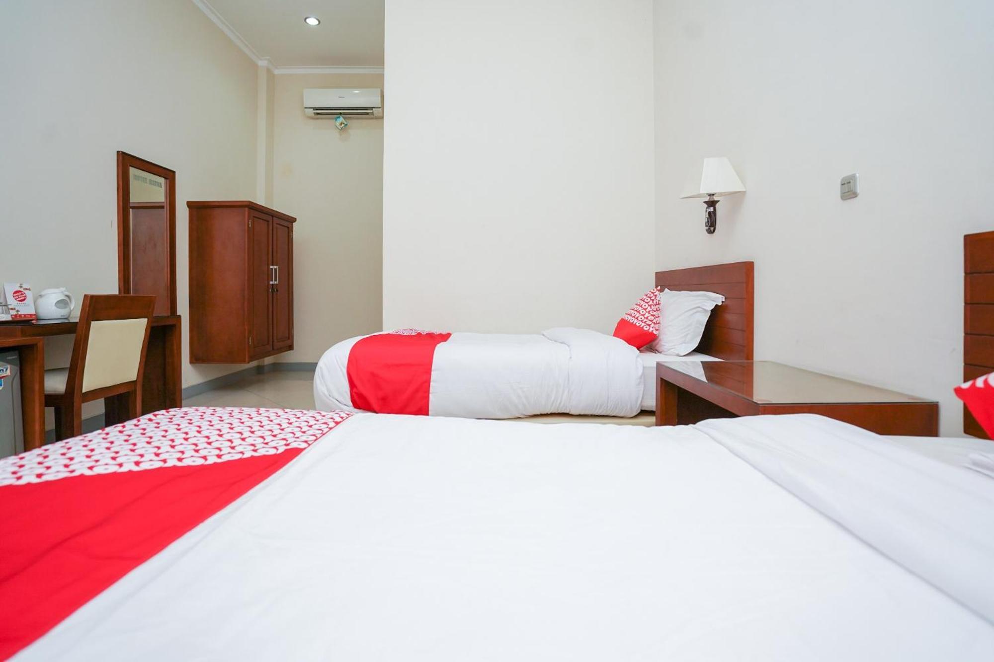 Capital O 1430 Hotel Ratna Syariah Probolinggo Exterior foto