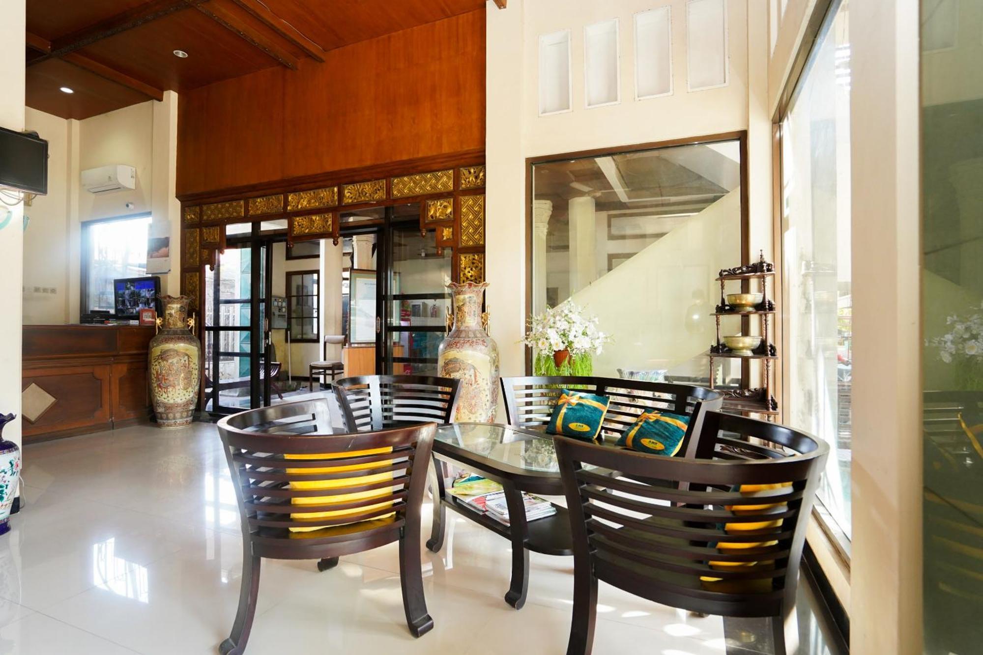 Capital O 1430 Hotel Ratna Syariah Probolinggo Exterior foto