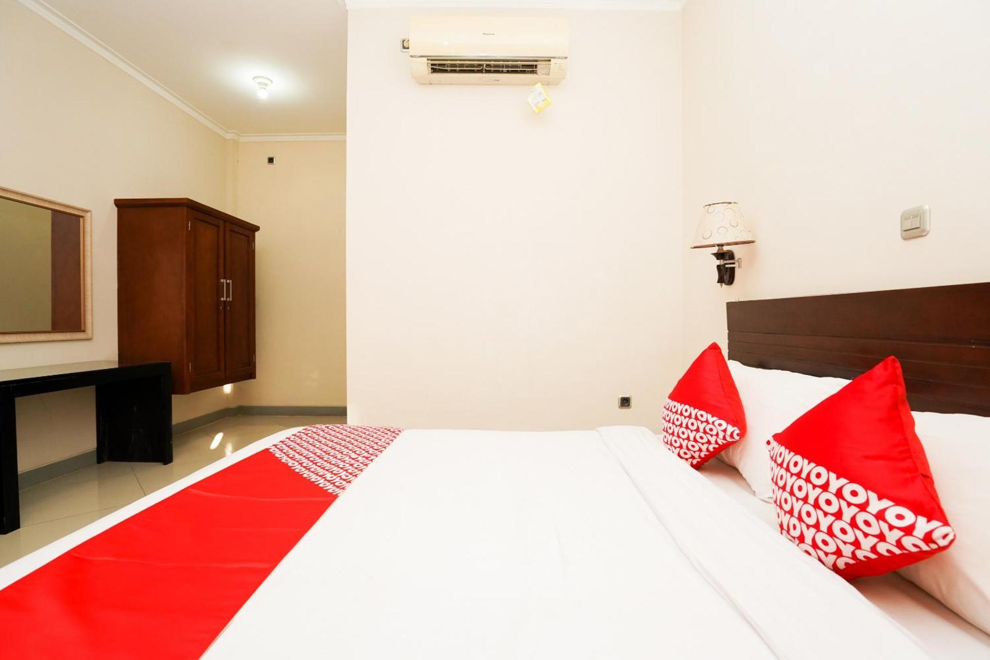 Capital O 1430 Hotel Ratna Syariah Probolinggo Exterior foto
